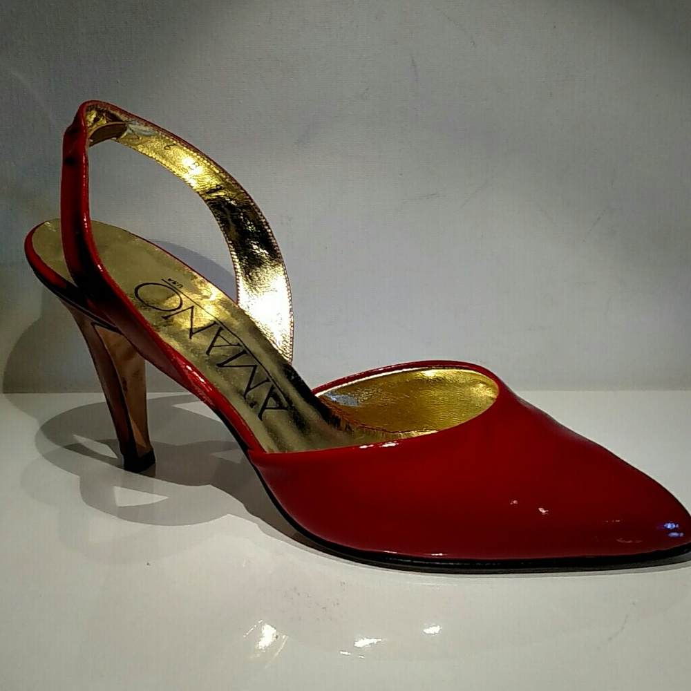 Amano usa heels